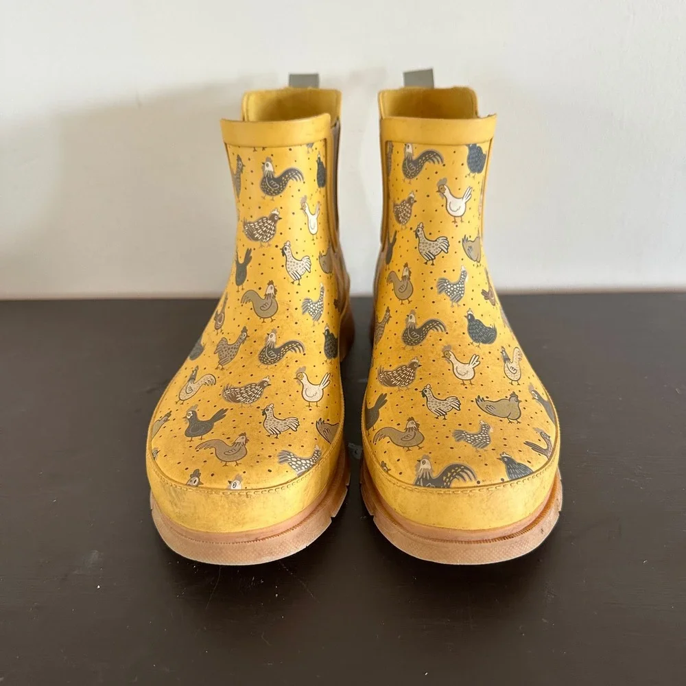 Western Chief Hen Frenzy Chelsea Yellow Chicken Print Rain Garden Boots Womens 9